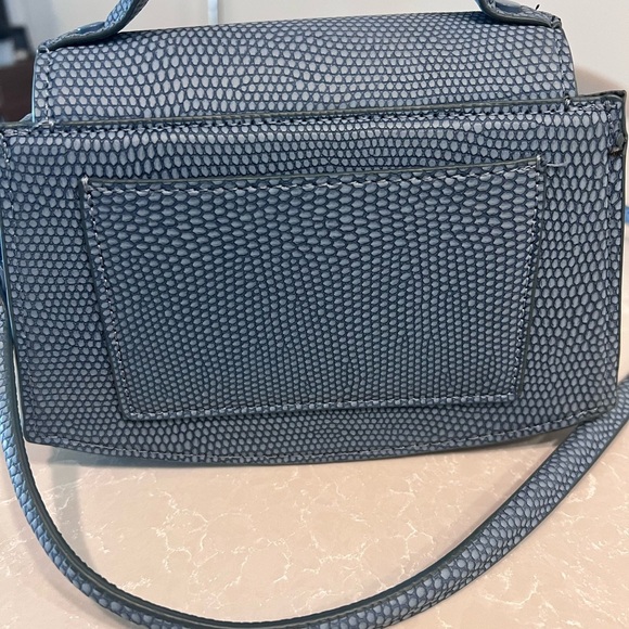 Elegant Blue Crossbody Handbag - Picture 5 of 5